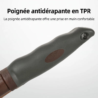 Gros plan sur la poignée antidérapante foncée de la brosse pour chat