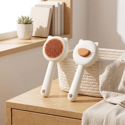  Brosse blanche pour chat montrée du côté des picots et du dos