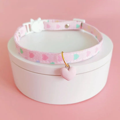 Collier chat rose pastel motifs cœurs pendentif cœur rose boucle sécurité breakaway