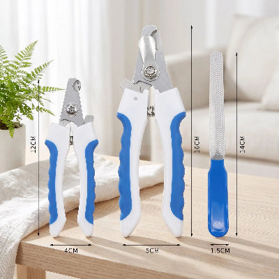 Deux coupe-griffes blancs et bleus de 12 et 16 cm, accompagnés d’une lime à griffes de 14 cm à manche bleu, avec leurs dimensions indiquées