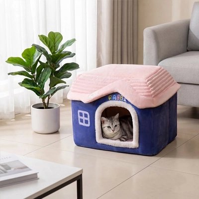 Intérieur capitonné de la maisonnette pour chat avec ouverture arrondie